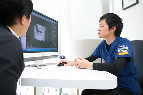 歯科医院でのカウンセリングと精密検査のイメージ