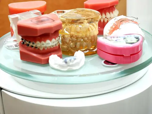 様々な矯正装置