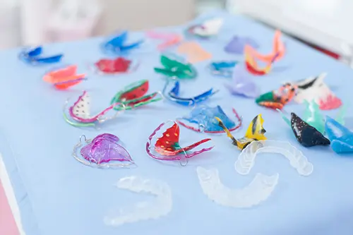 矯正後の歯並びを維持するリテーナー（保定装置）のイメージ