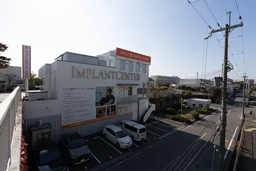 車で通いやすい歯科クリニックの外観イメージ